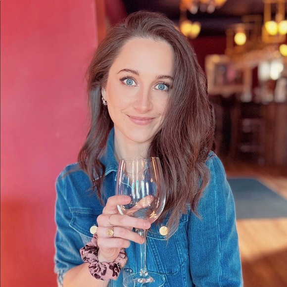 Meet your Posher, Tricia - Picture 1 of 1